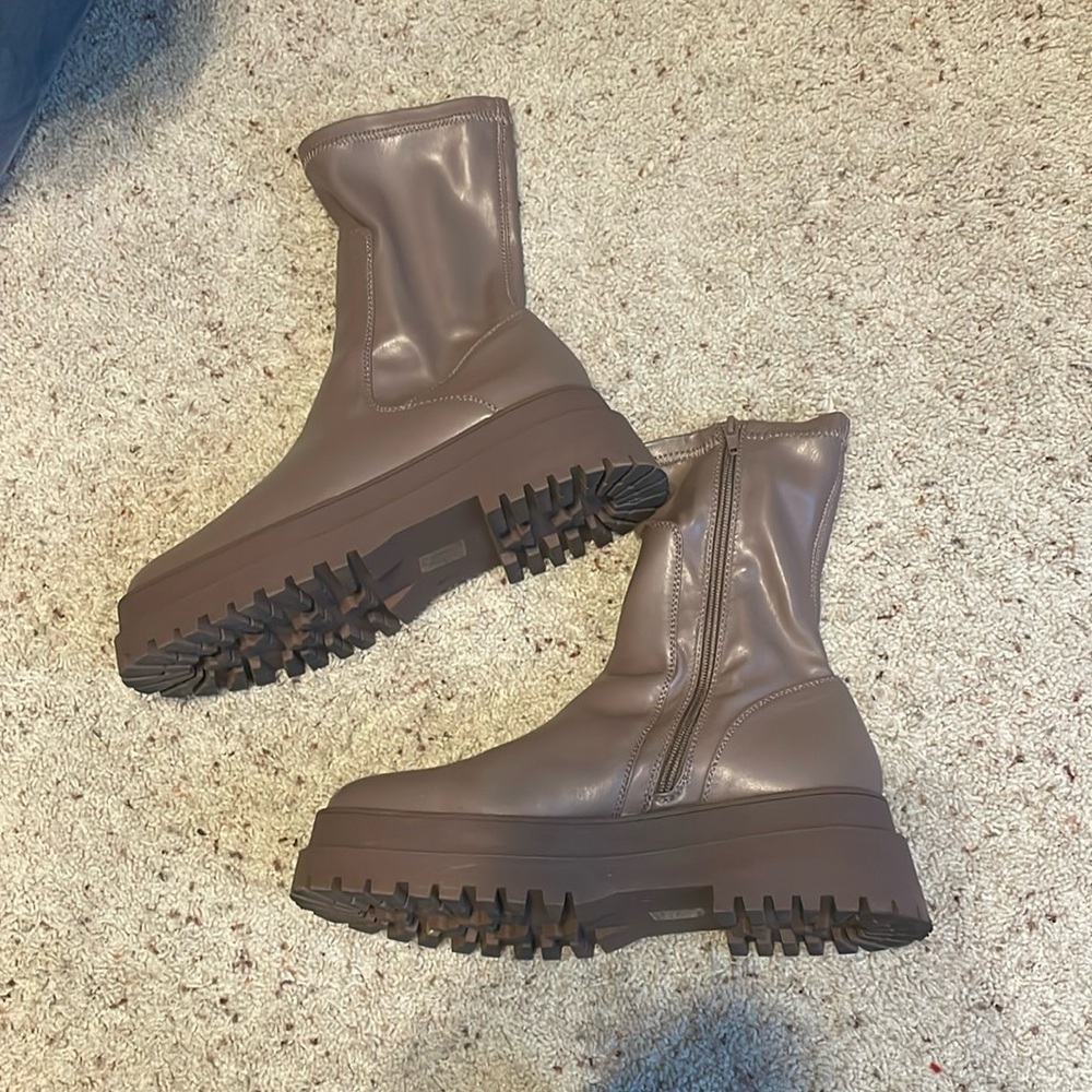 Like New PUBLIC DESIRE boots